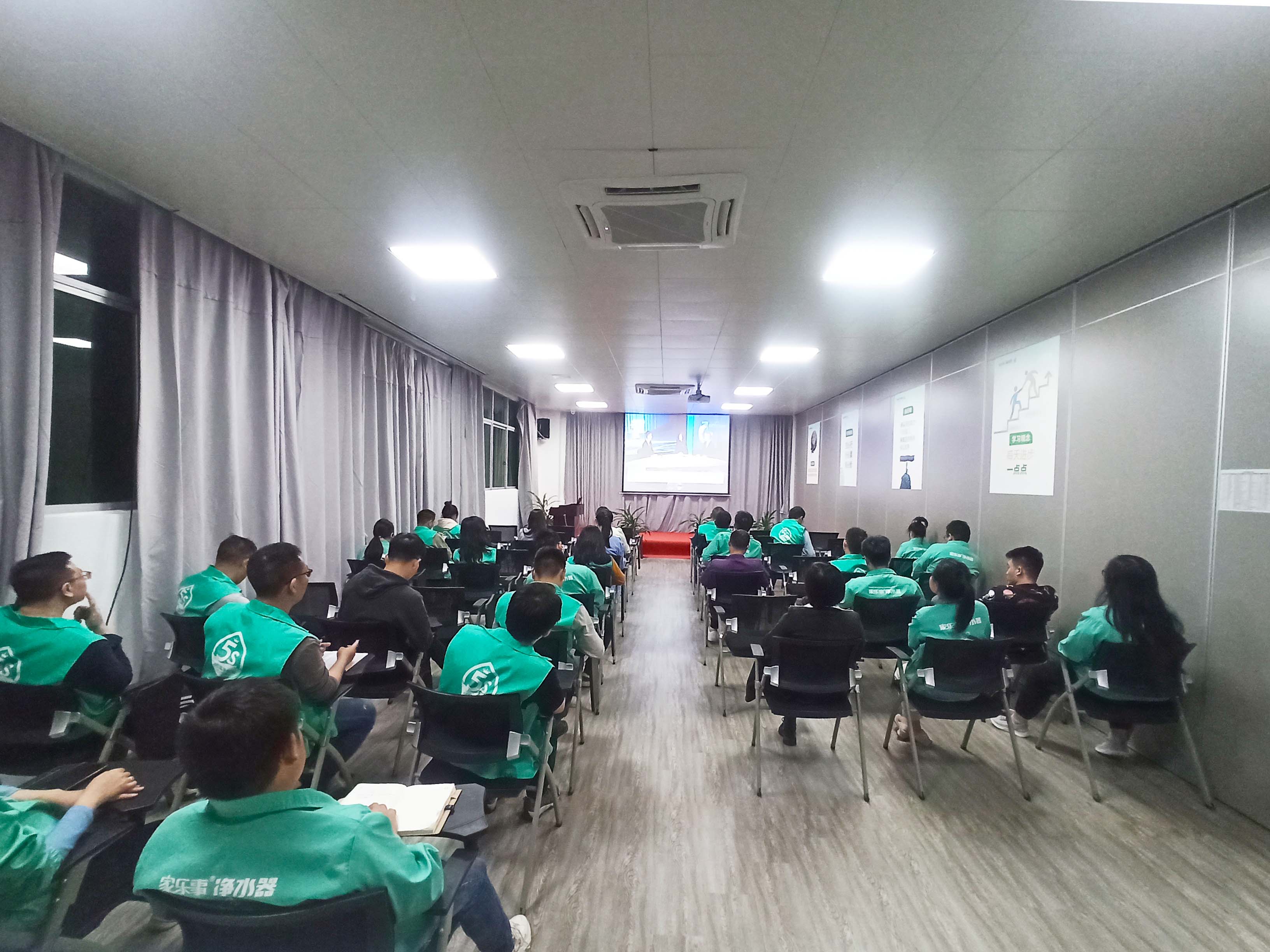 組織員工集體觀看315晚會，這家公司真“奇葩”！